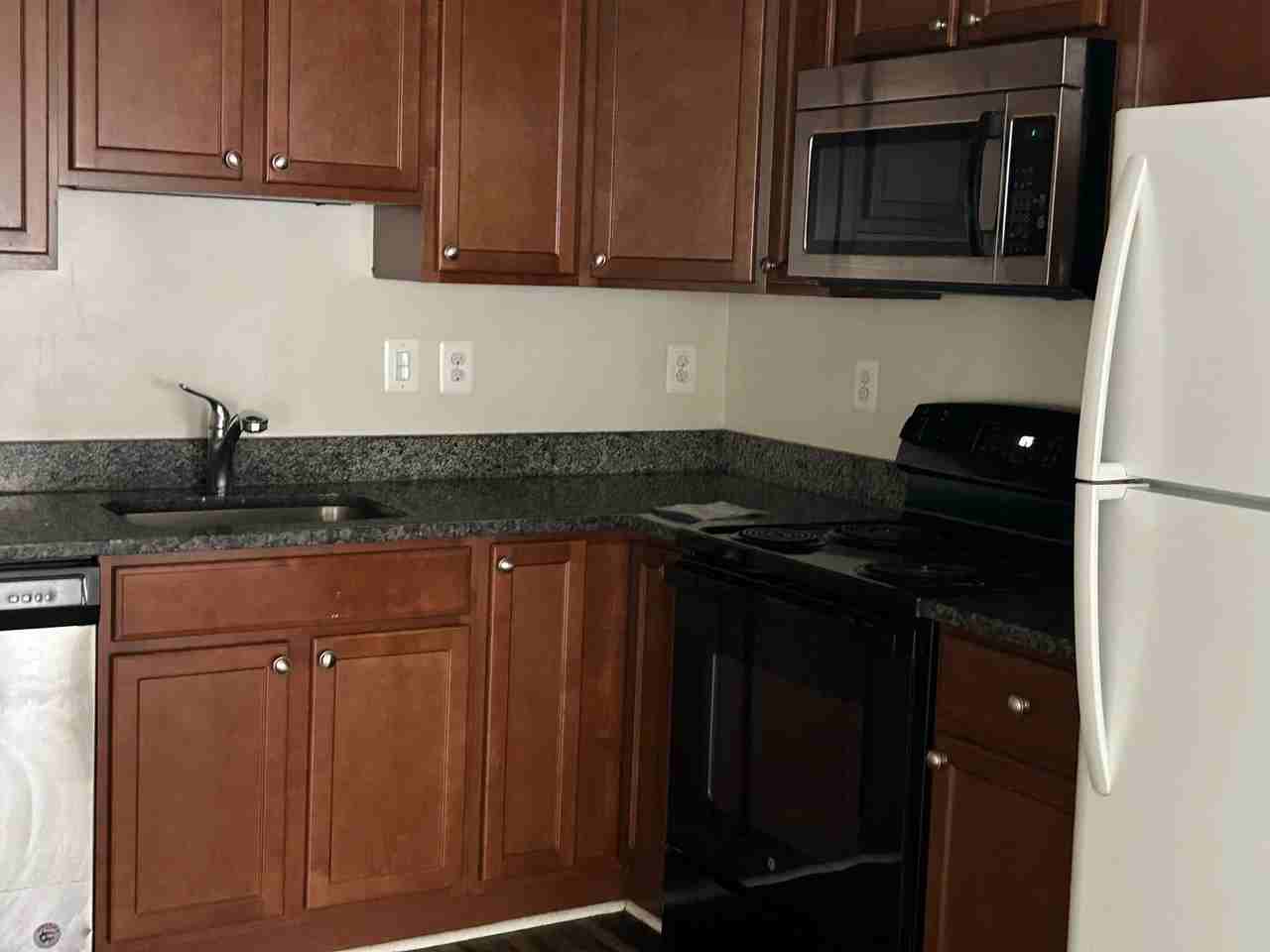 18811 Nathans Pl - Photo 3 of 11