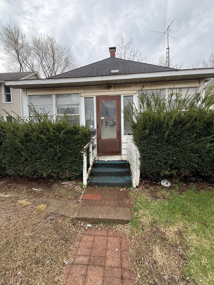 1461 E Grand Ave - Photo 2 of 17