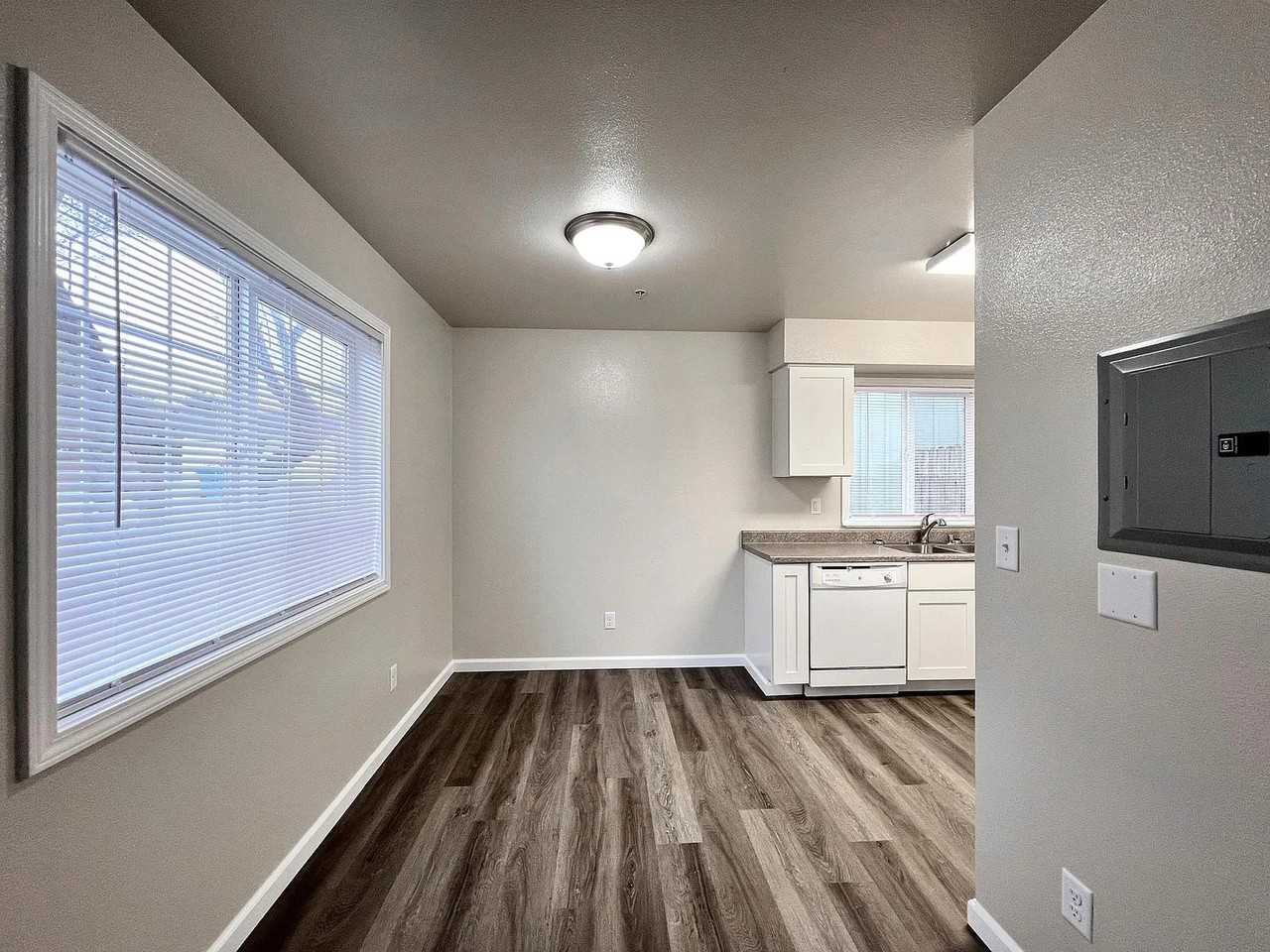 1651 B St #A - Photo 5 of 25