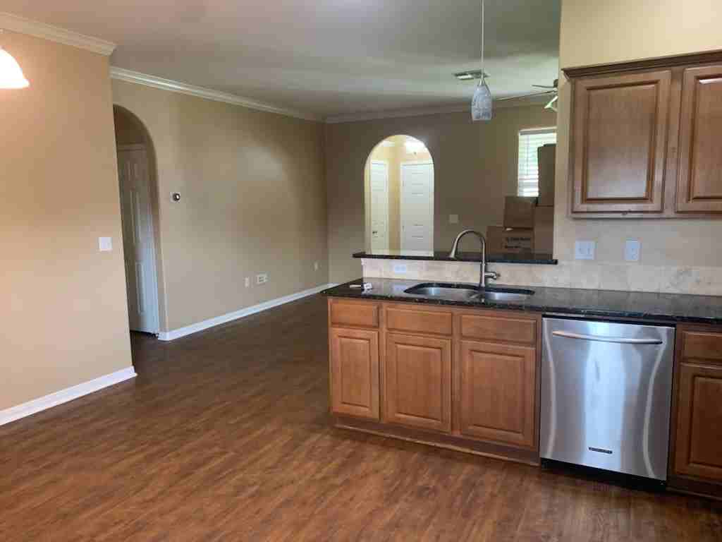 1131 Livermore St #NA - Photo 6 of 17