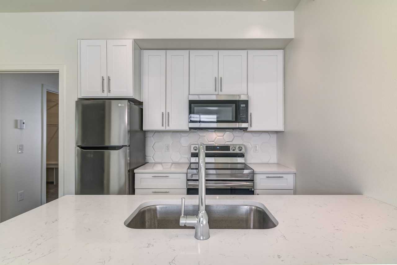 3249 Fairfax St - Photo 4 of 18