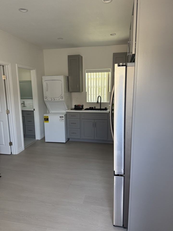 1015 N Cambria Pl #B - Photo 2 of 5