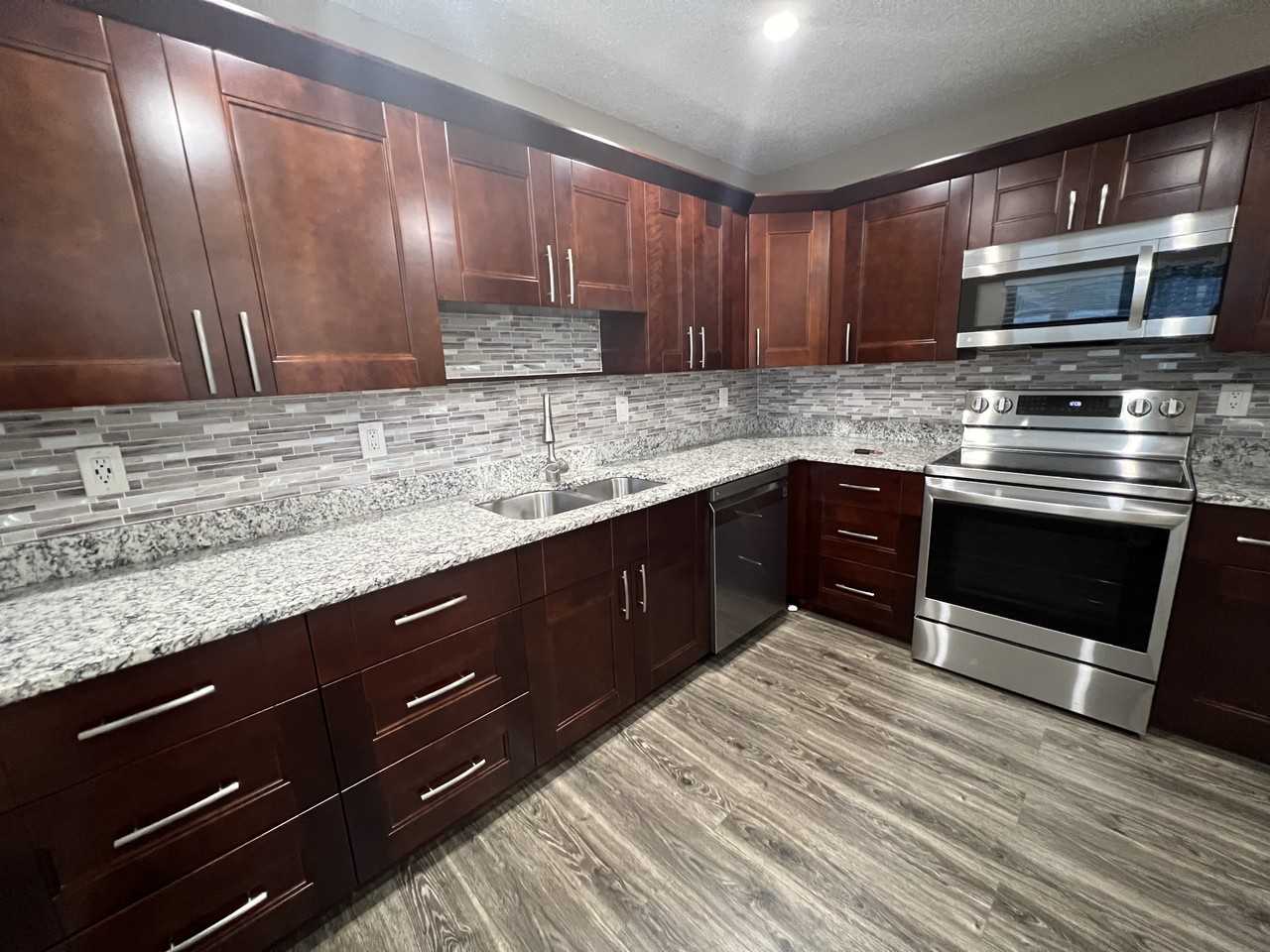 1200 Se Parkview Pl #F - Photo 2 of 24