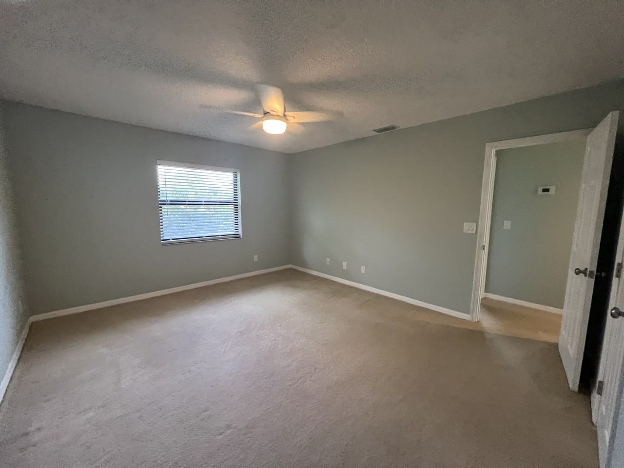 1200 Se Parkview Pl #F - Photo 4 of 24