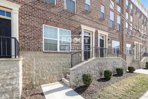 featured image of 10 N Center St