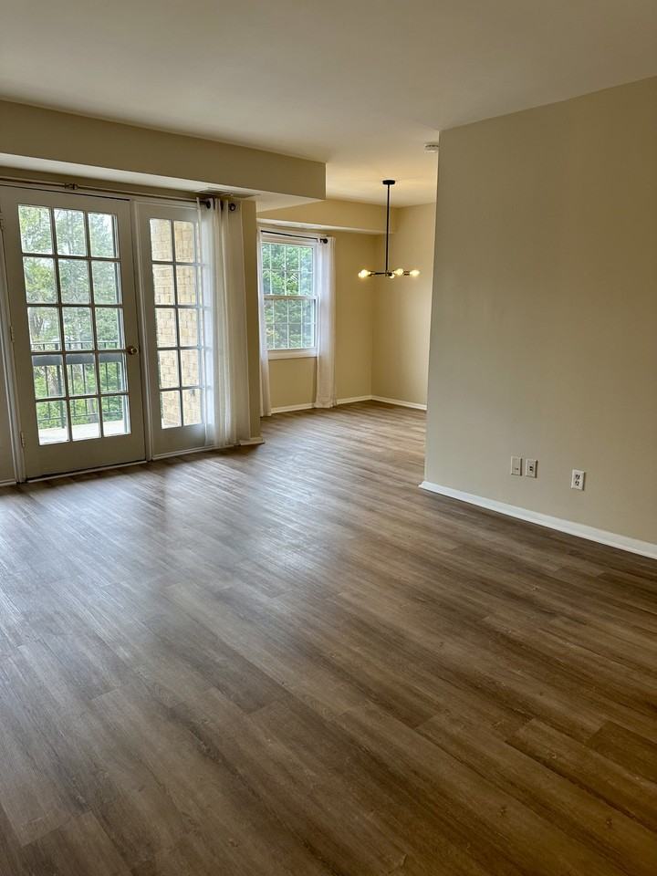 3945 Lyndhurst Dr #304 - Photo 3 of 26