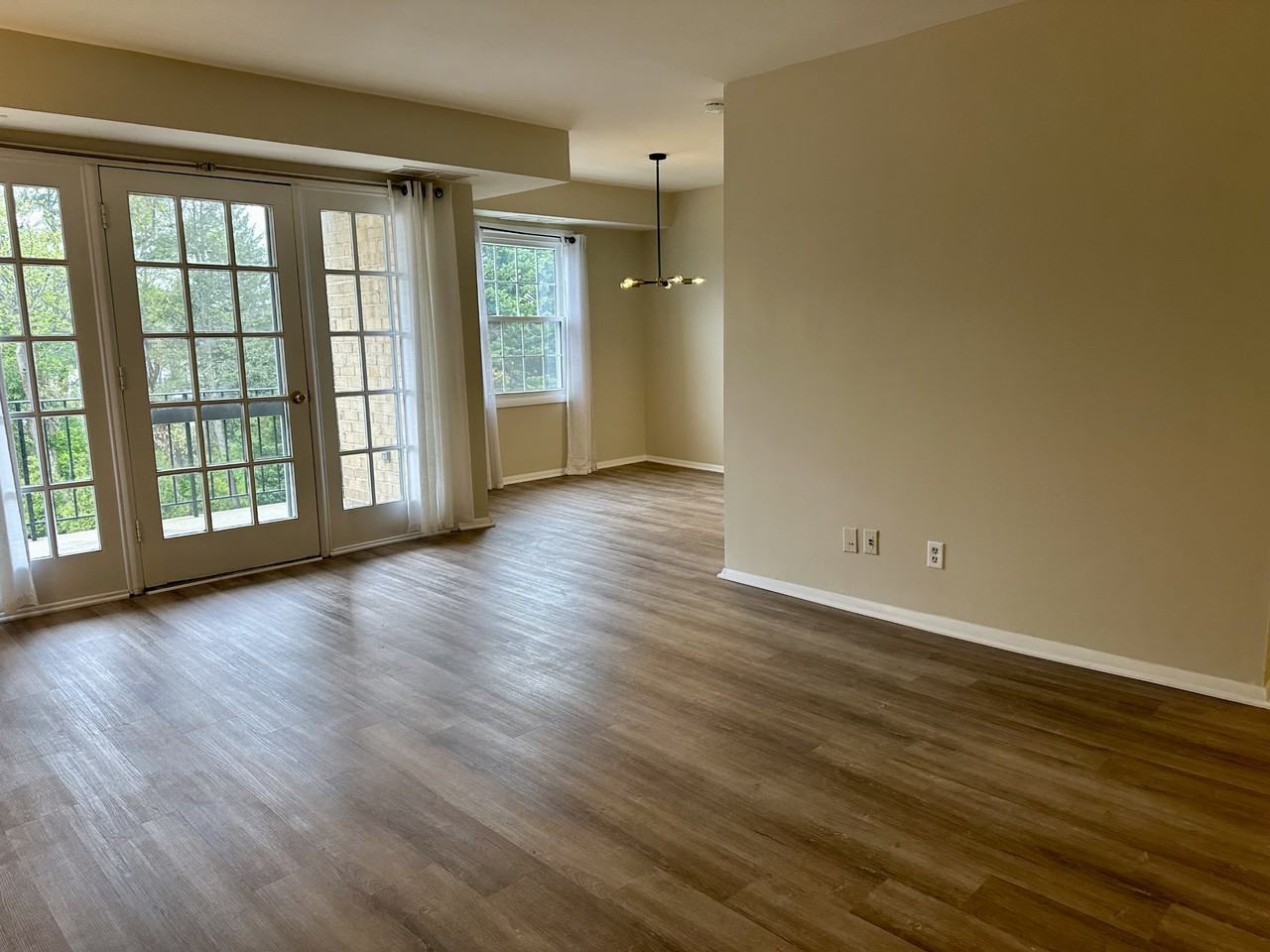 3945 Lyndhurst Dr #304 - Photo 4 of 26