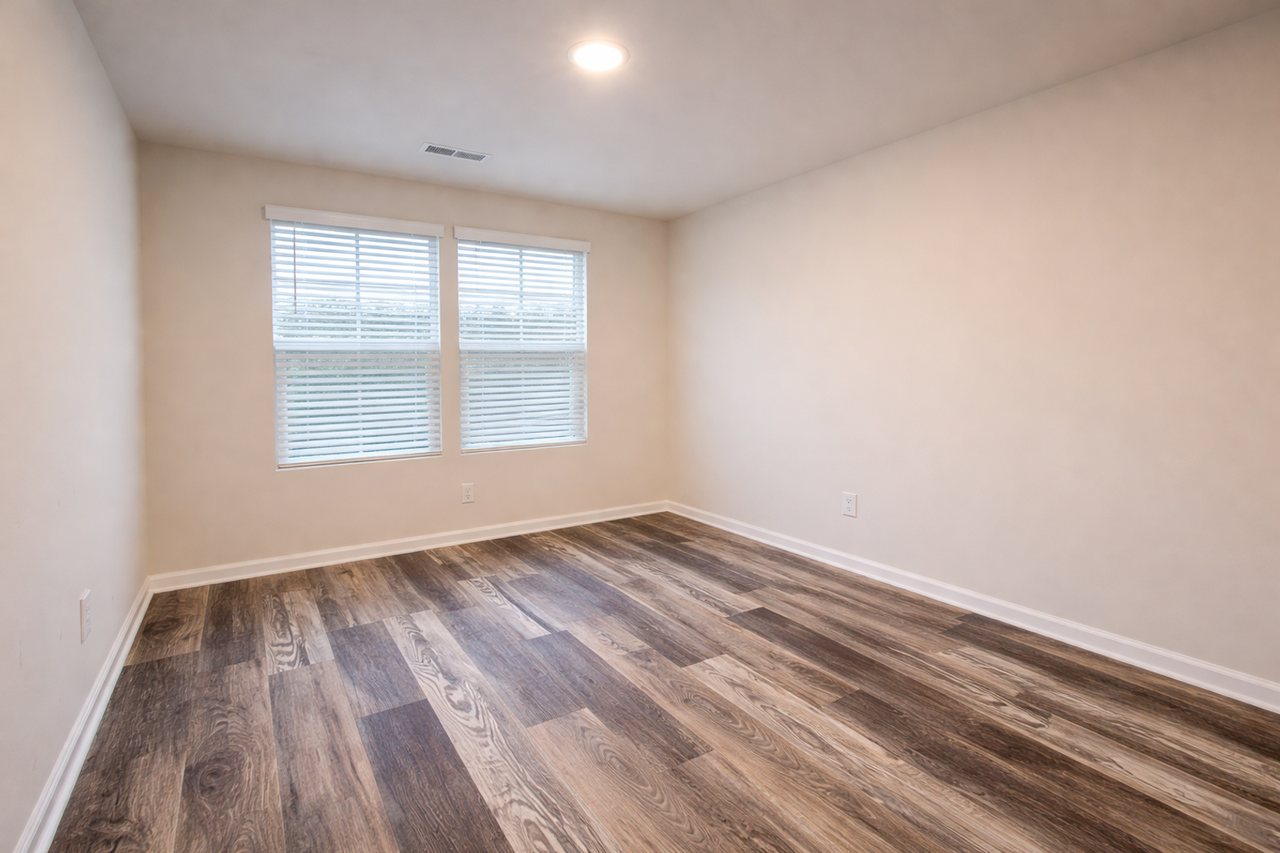 228 Hillcrest Dr - Photo 4 of 15