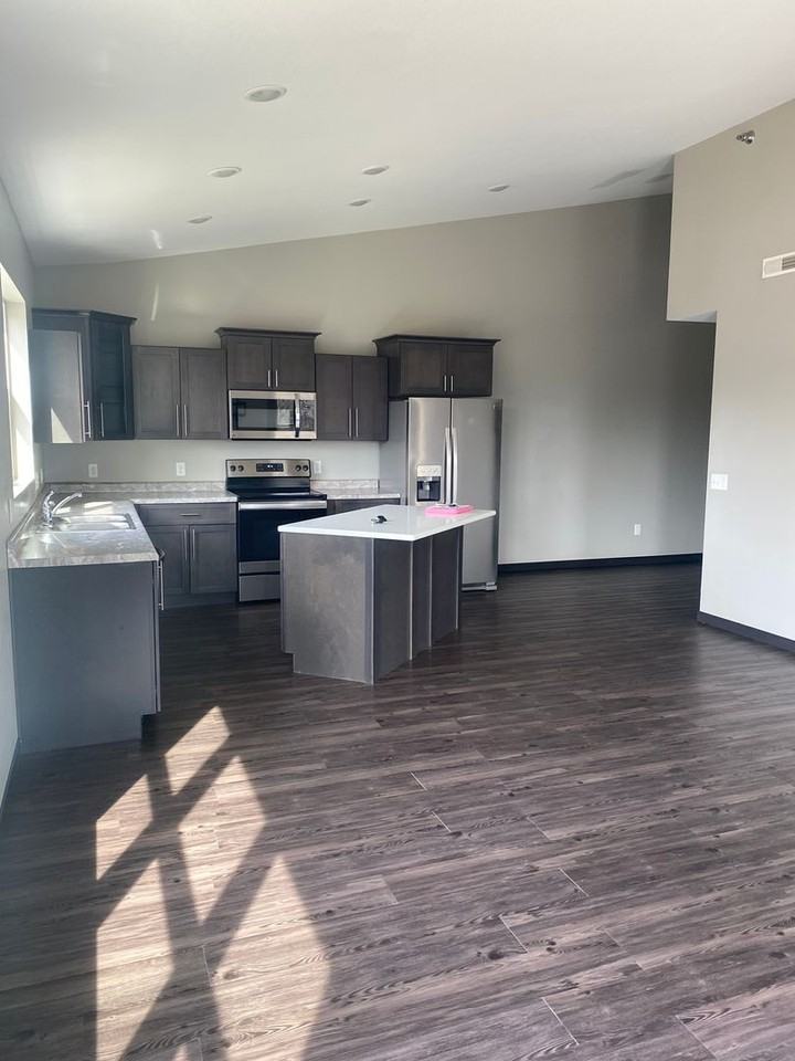 3612 Spooner Ave - Photo 3 of 22