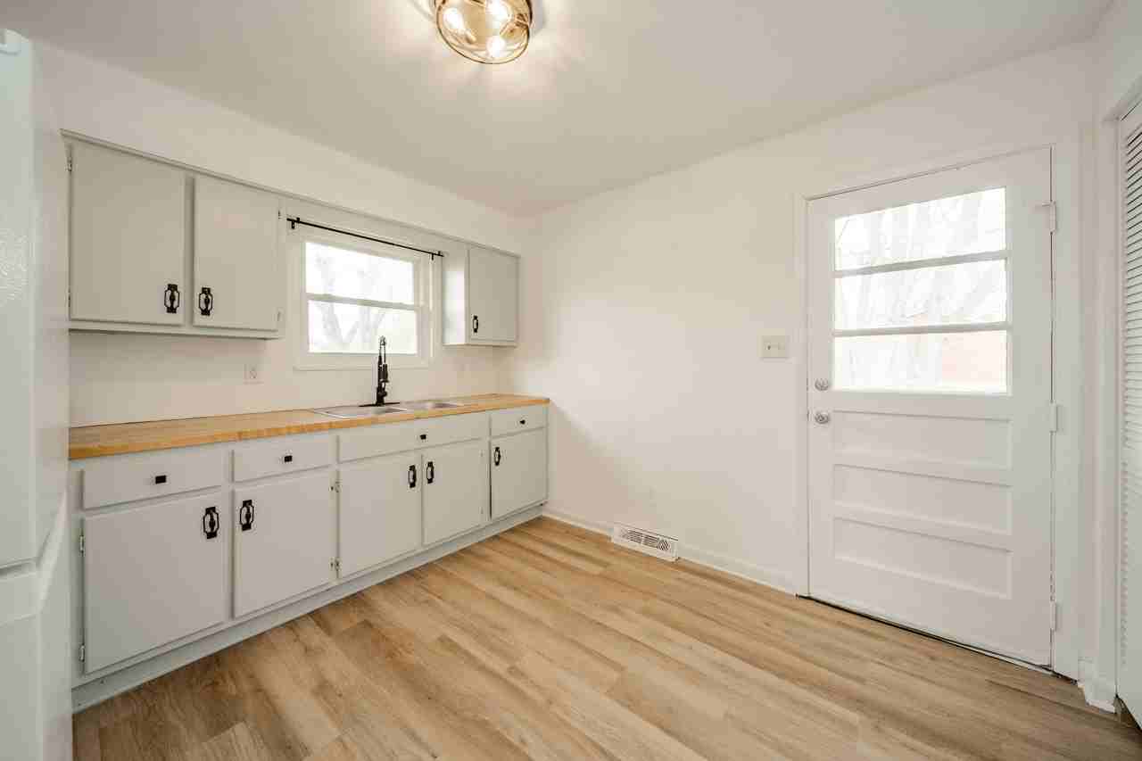 208 South Kenmore Road - Photo 6 of 13