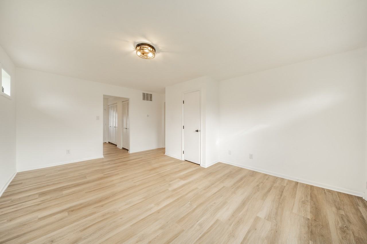 208 South Kenmore Road - Photo 7 of 13