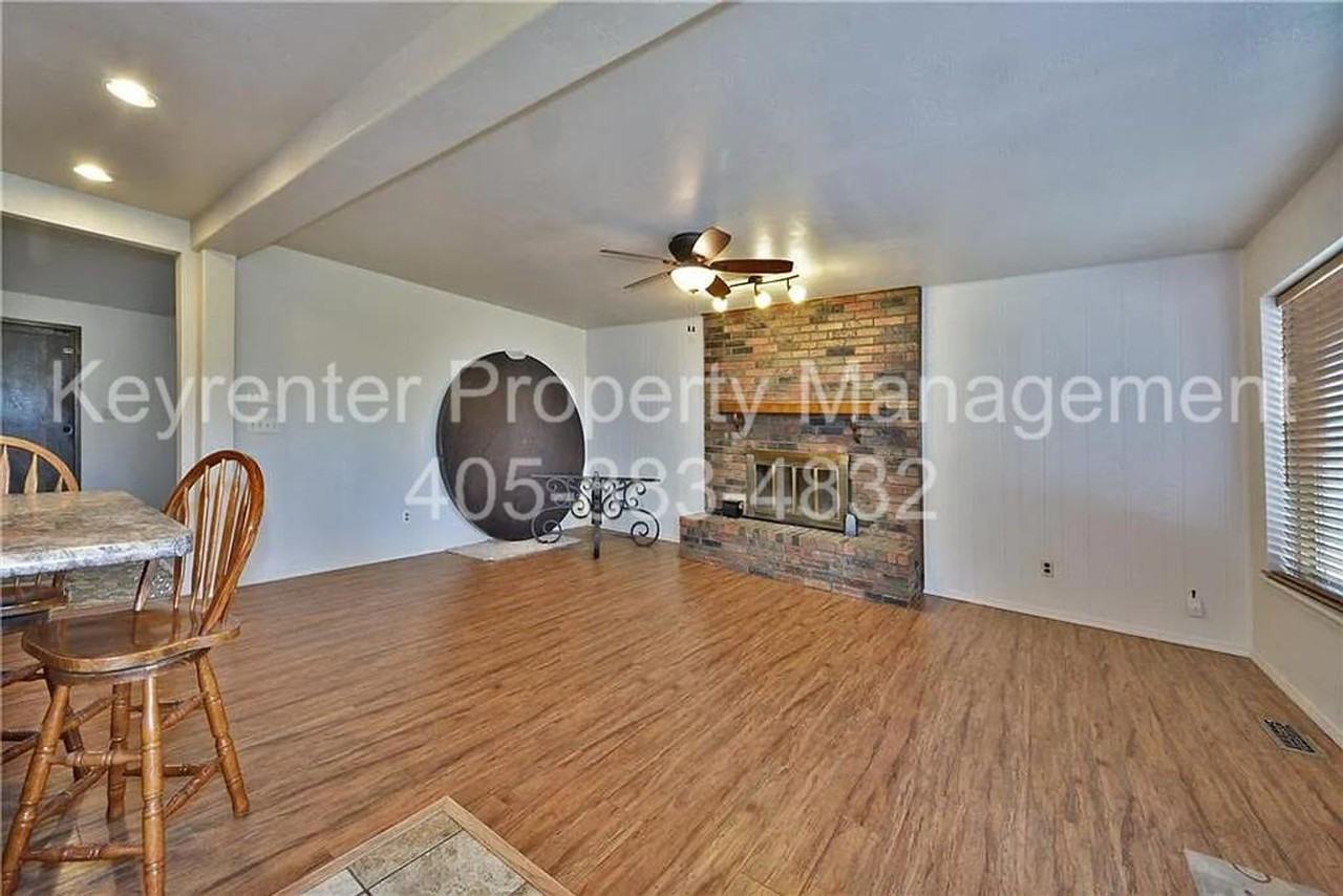 8308 Nw 27th St - Photo 2 of 20