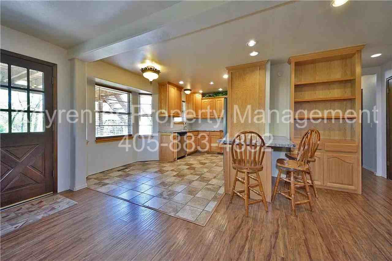 8308 Nw 27th St - Photo 3 of 20