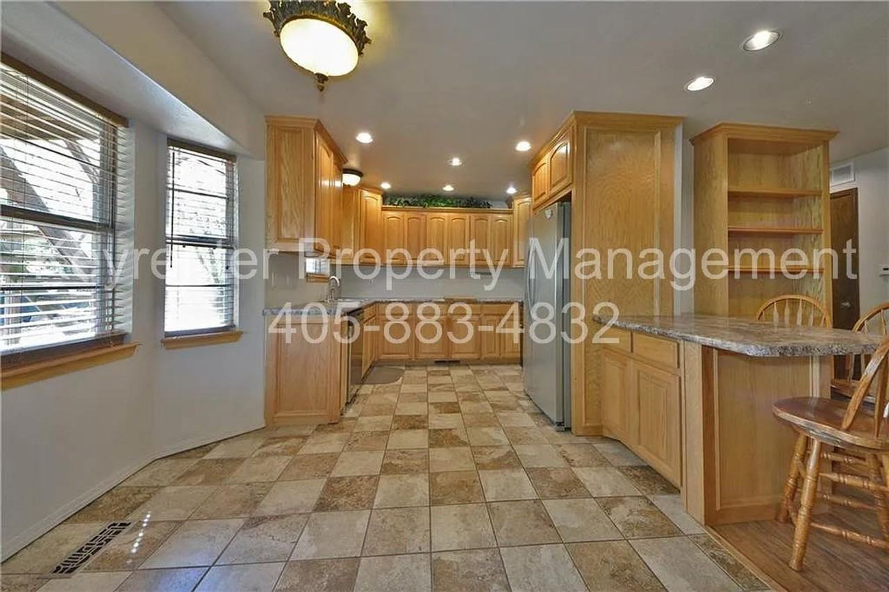 8308 Nw 27th St - Photo 4 of 20