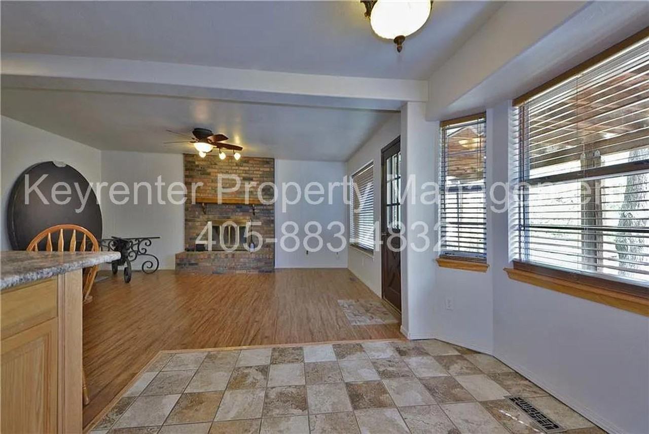 8308 Nw 27th St - Photo 5 of 20