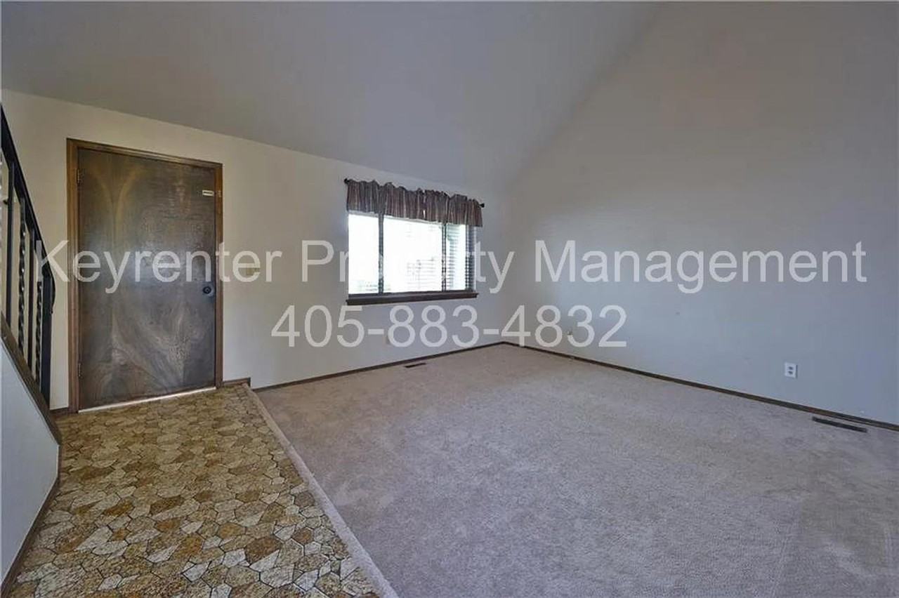 8308 Nw 27th St - Photo 6 of 20