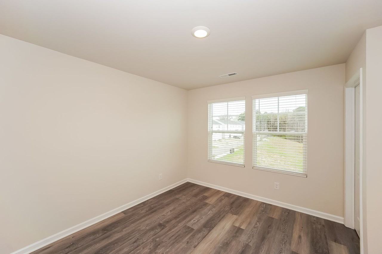 225 Kennerly Ave - Photo 7 of 16