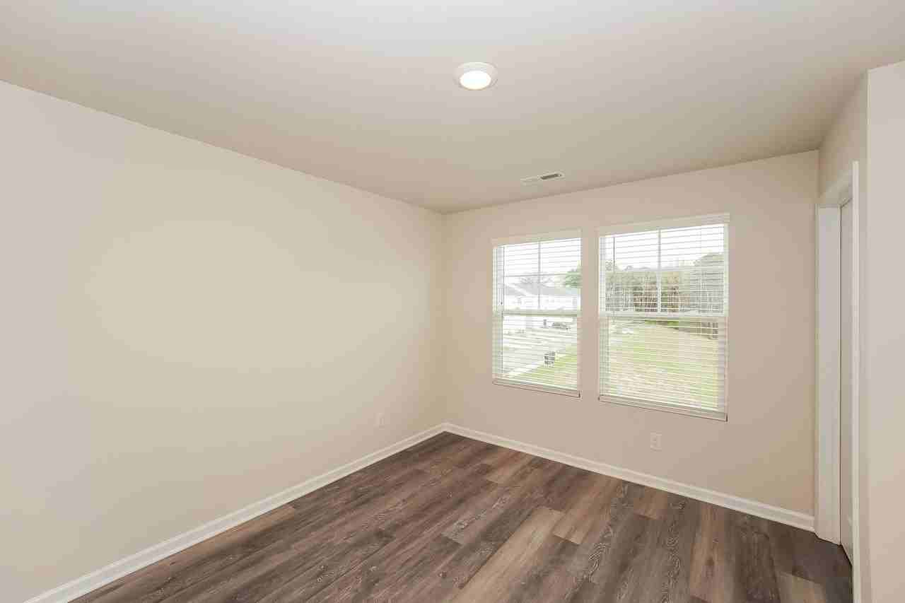 225 Kennerly Ave - Photo 7 of 17