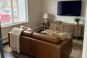 featured image of 150 W 4th St