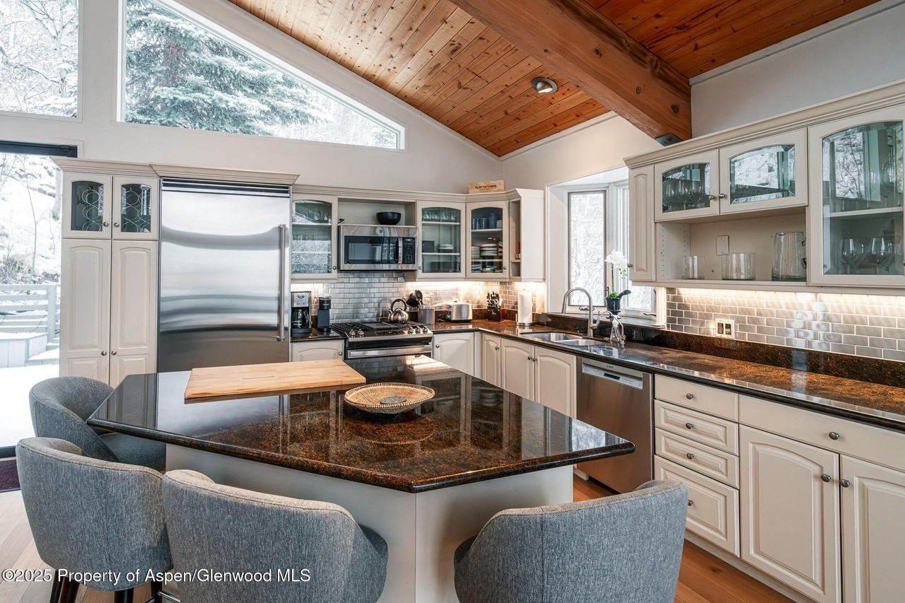 100 Mountain Laurel Ct - Photo 4 of 19