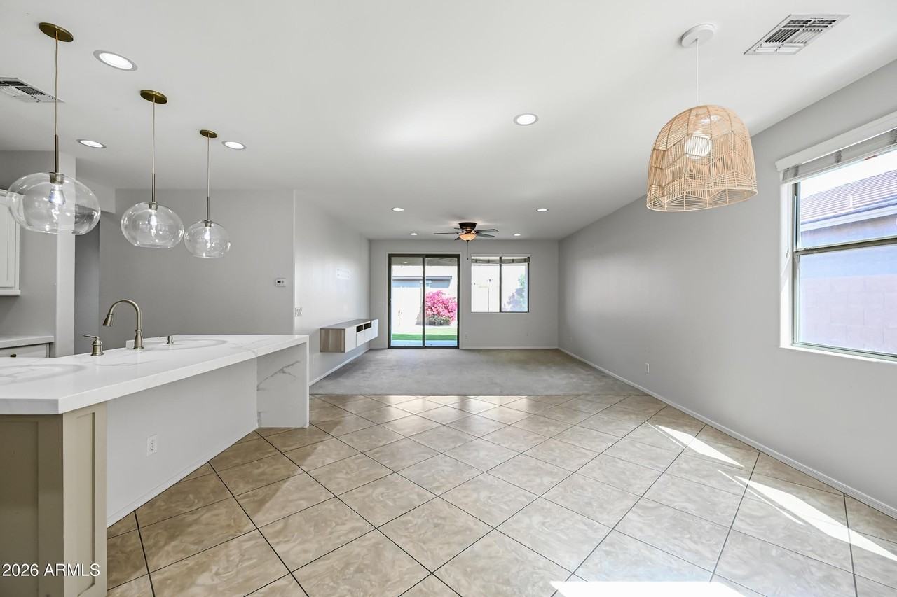 23862 W Gibson Ln - Photo 5 of 33