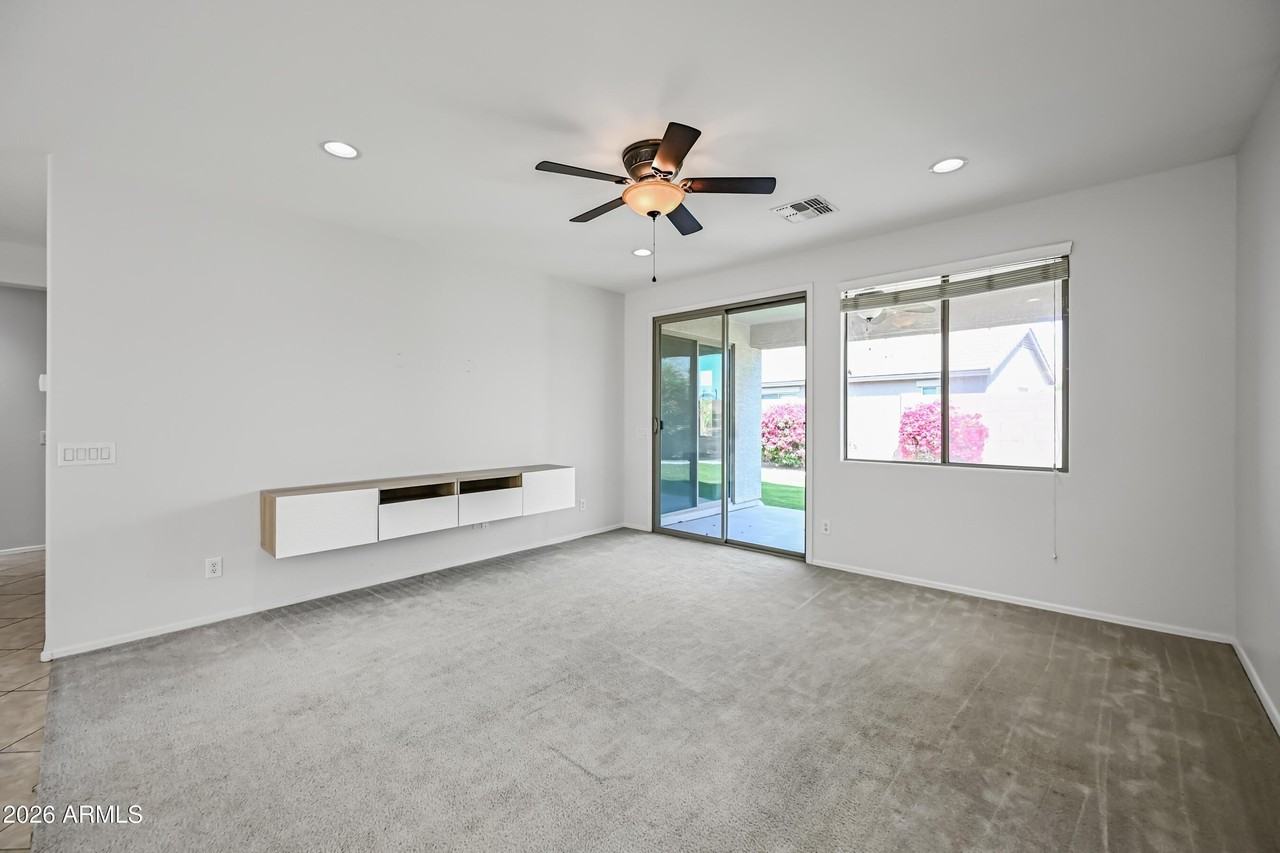 23862 W Gibson Ln - Photo 7 of 33