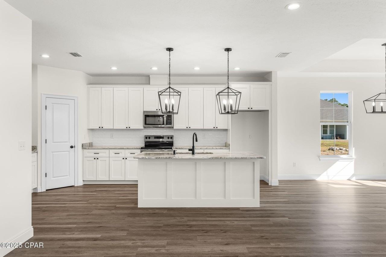 9019 Laird St - Photo 5 of 23