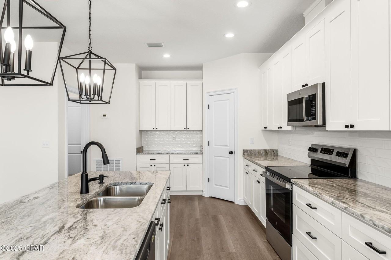 9019 Laird St - Photo 7 of 23