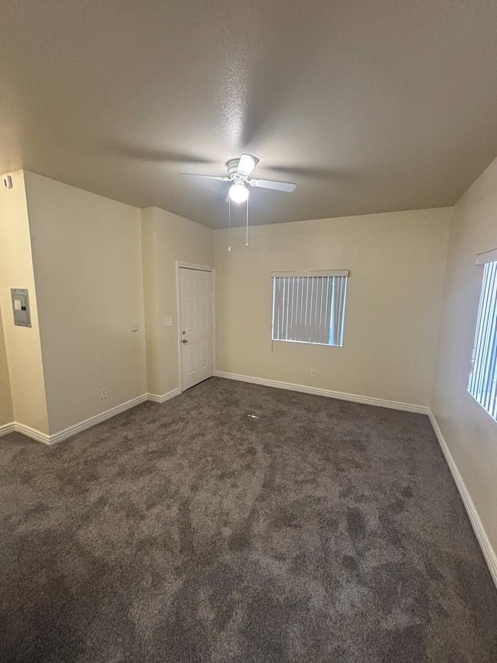 532 West 55th Street - Photo 4 of 12