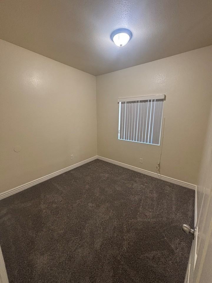 532 West 55th Street - Photo 7 of 12