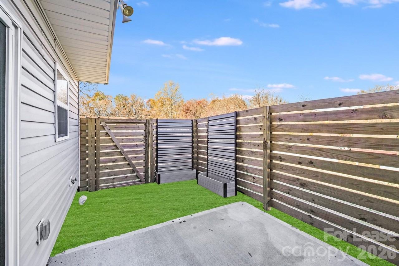 604 W 8th St - Photo 4 of 26