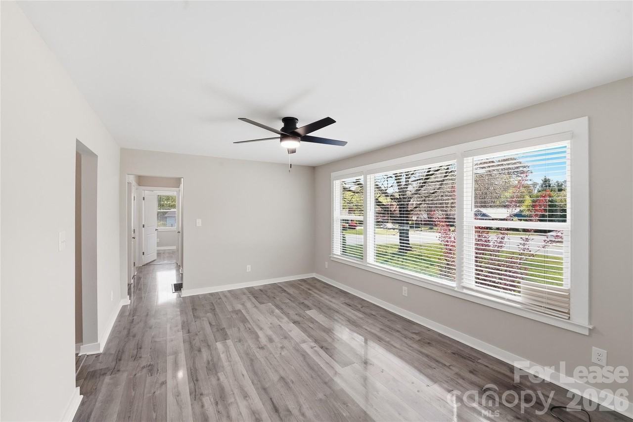 2301 Shamrock Dr - Photo 2 of 29