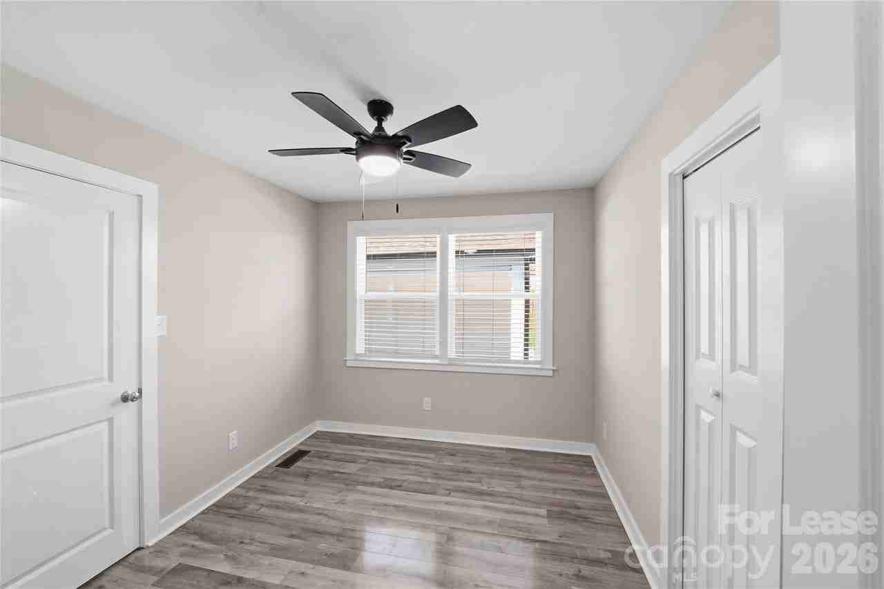 2301 Shamrock Dr - Photo 3 of 29