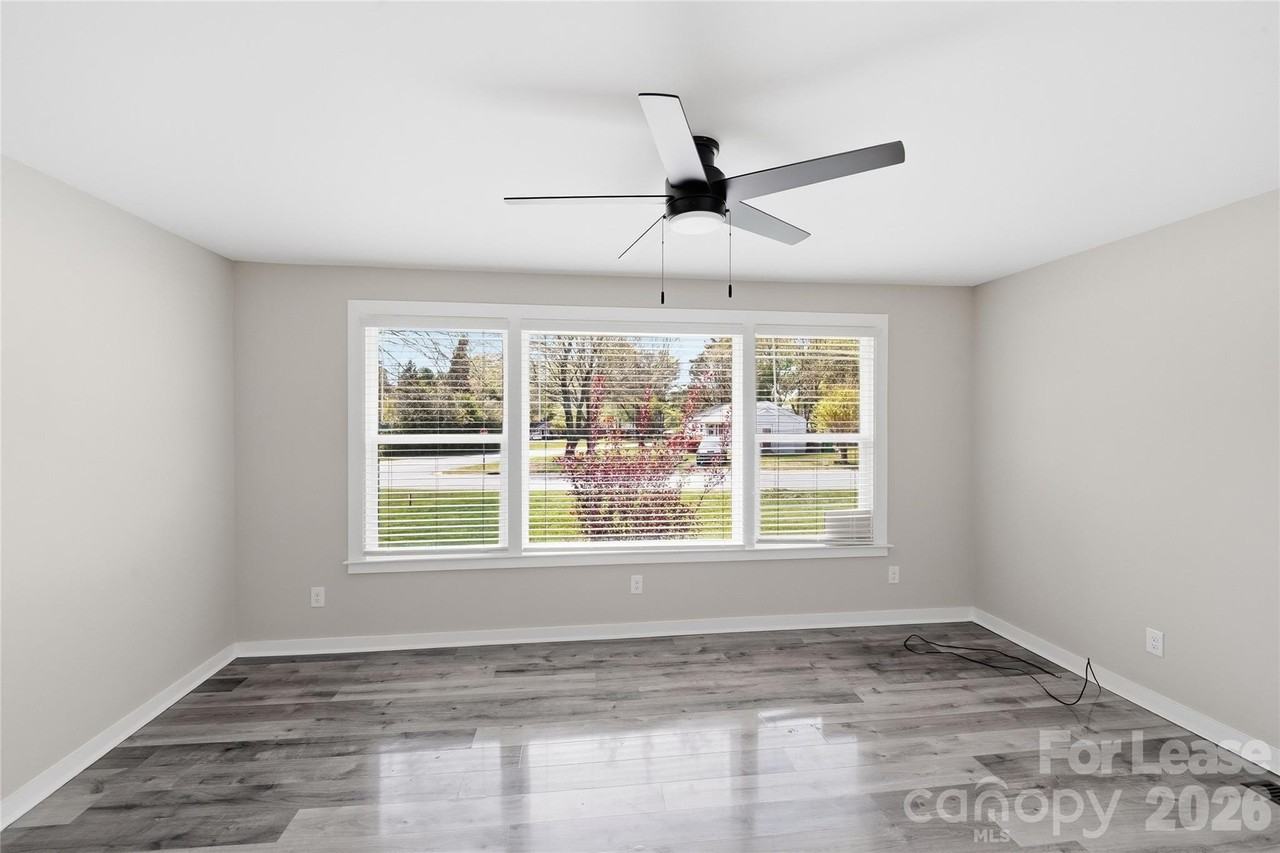 2301 Shamrock Dr - Photo 7 of 29