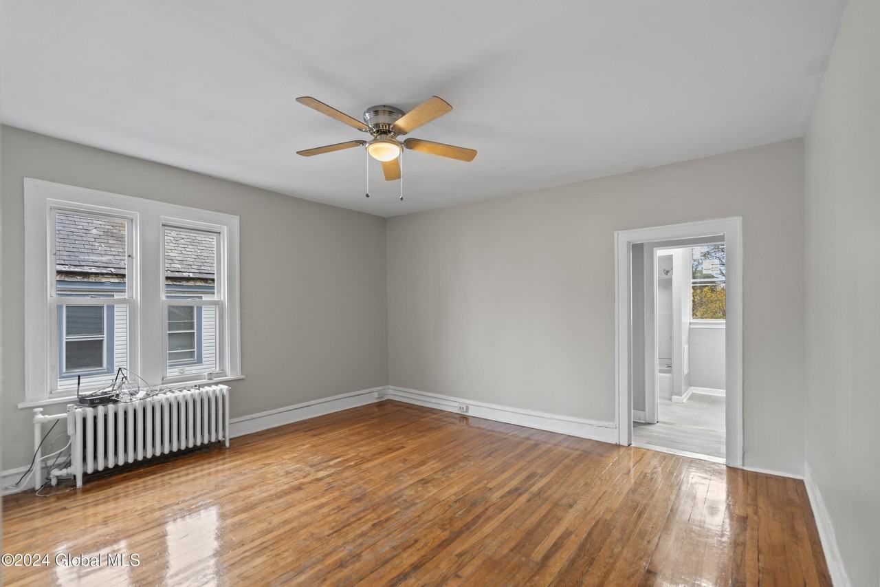 6 Blakely Ct Fl 2 - Photo 3 of 15