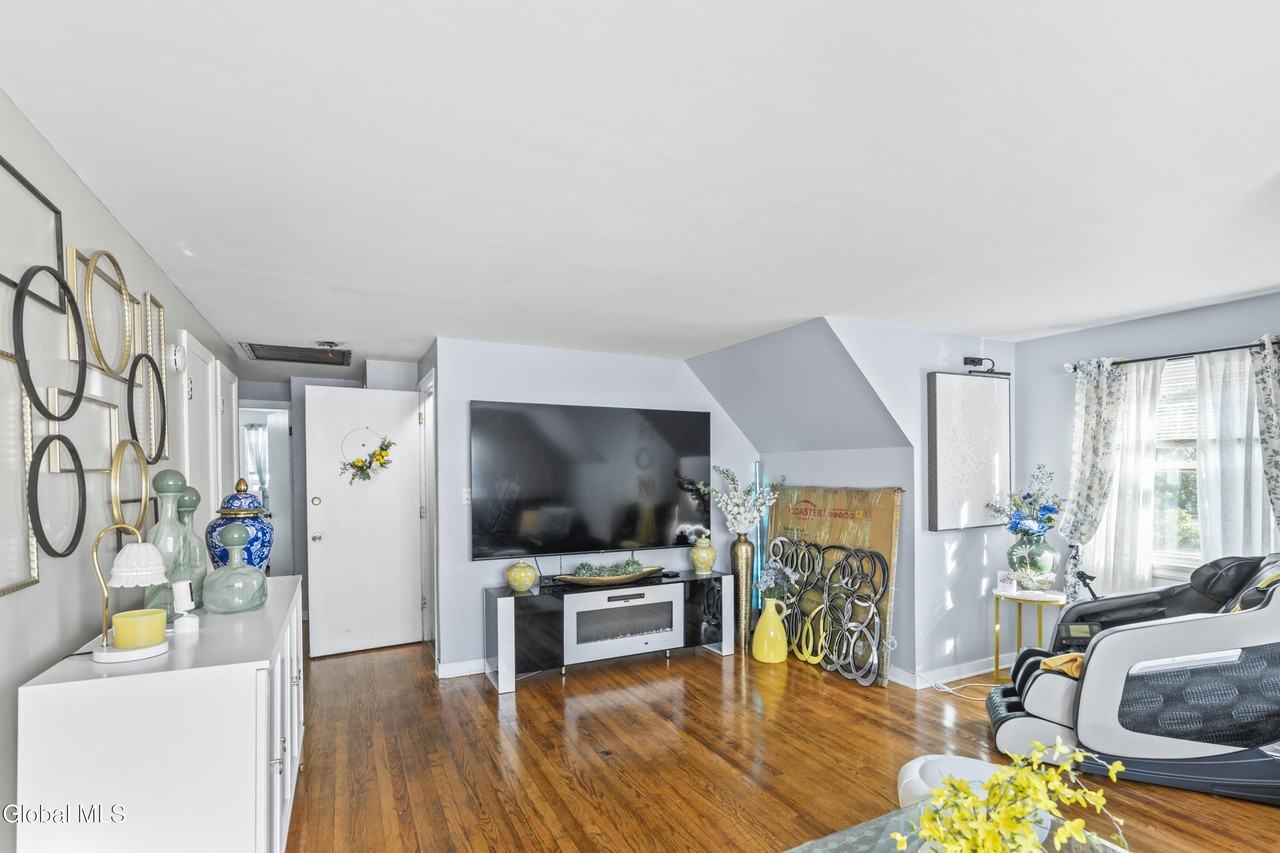 321 Hackett Blvd Unit 2 - Photo 2 of 26