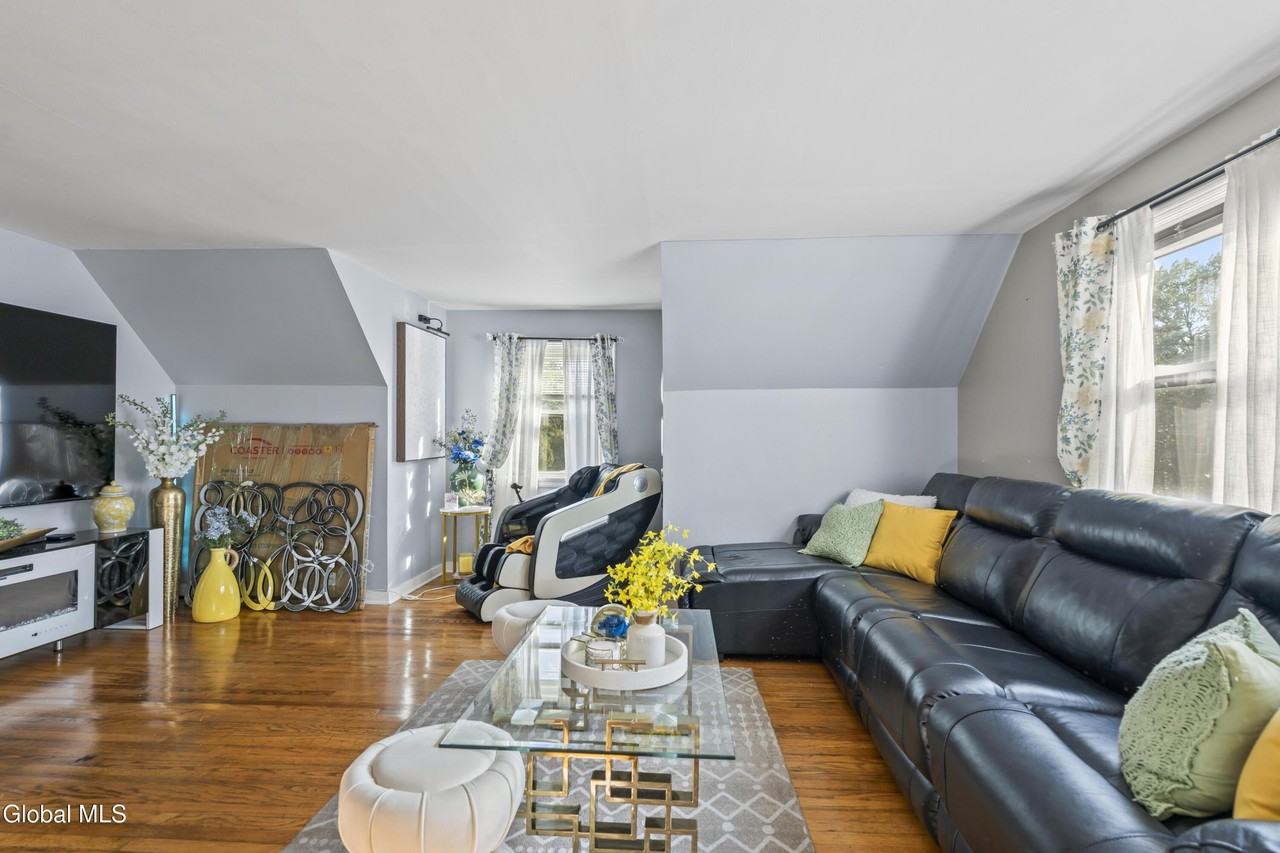 321 Hackett Blvd Unit 2 - Photo 4 of 26