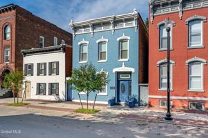 featured image of 323 2nd St #1