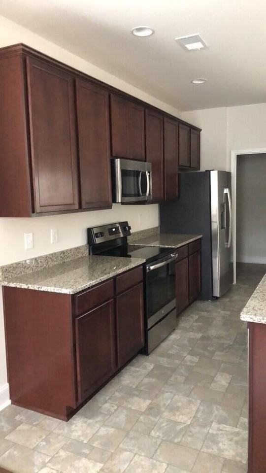 209 Alston St - Photo 5 of 24