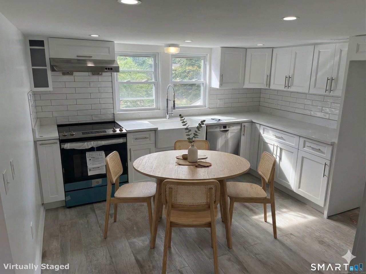 2 Oak St - Photo 3 of 18