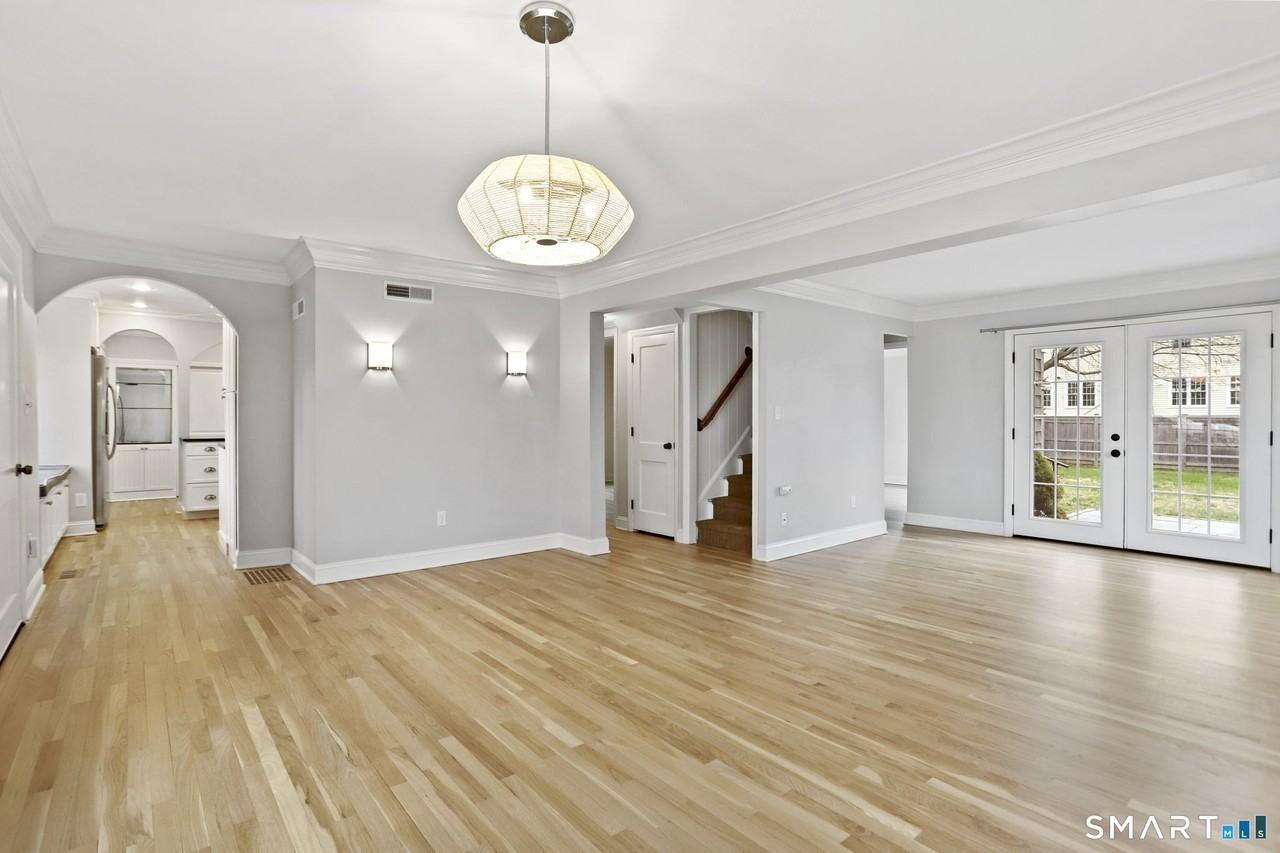 21 Eunice Ave - Photo 4 of 31