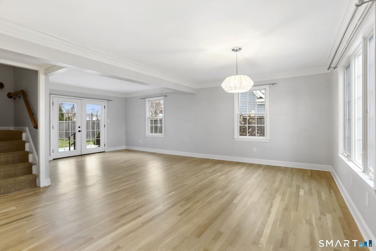 21 Eunice Ave - Photo 5 of 31