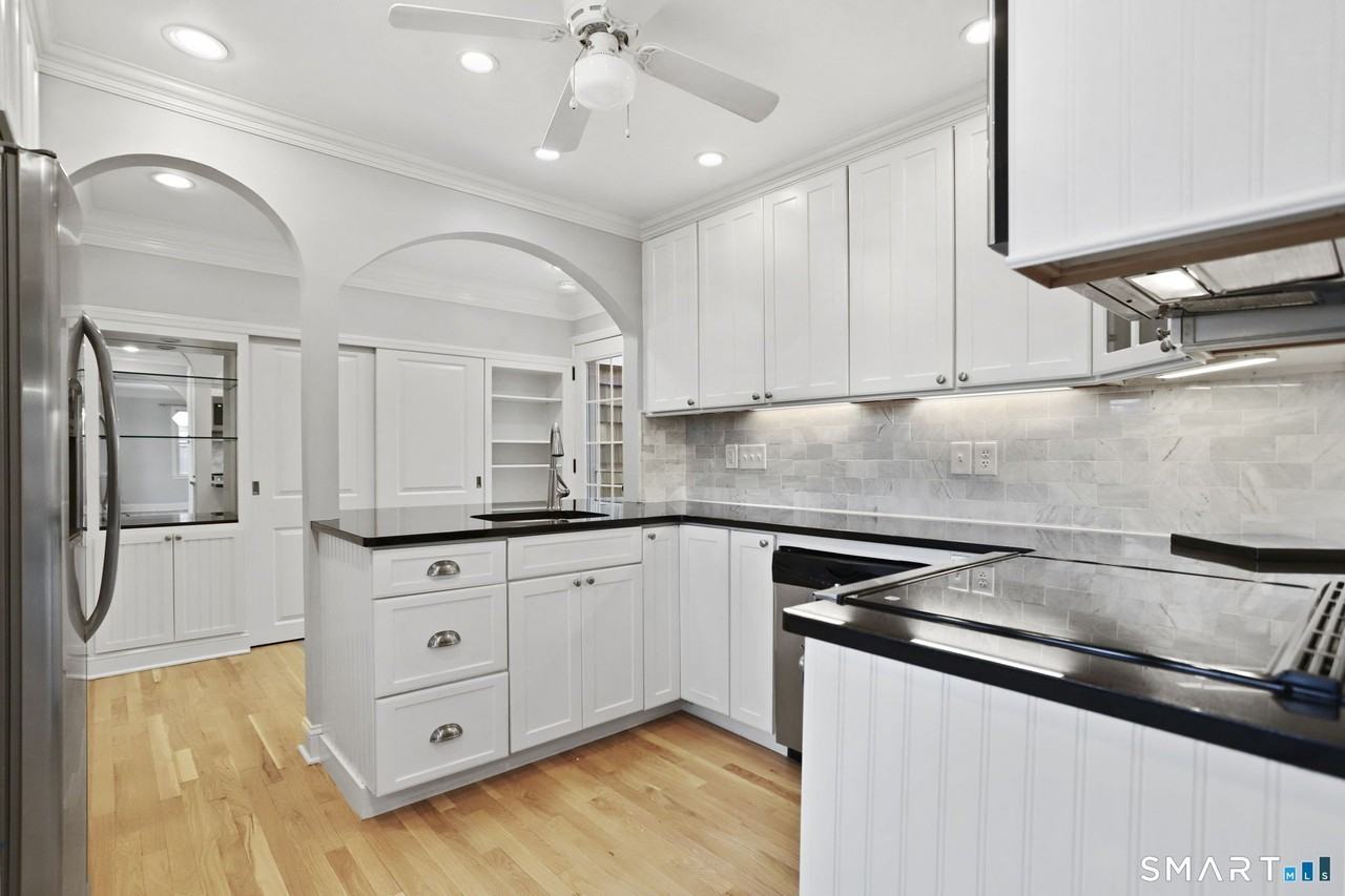 21 Eunice Ave - Photo 7 of 31