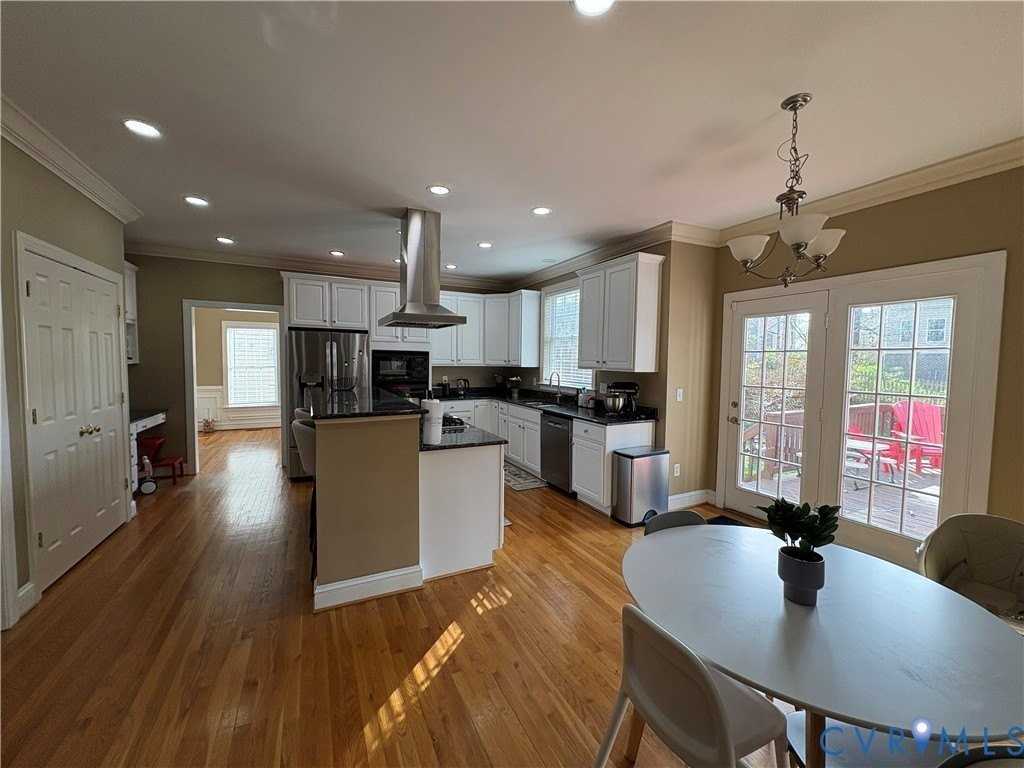 4940 Riverplace Ct - Photo 6 of 37