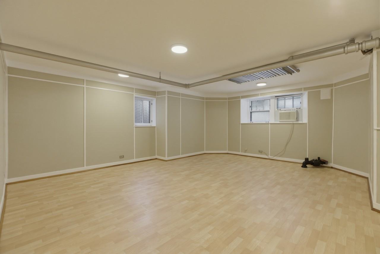 6645 N Greenview Ave - Photo 3 of 17