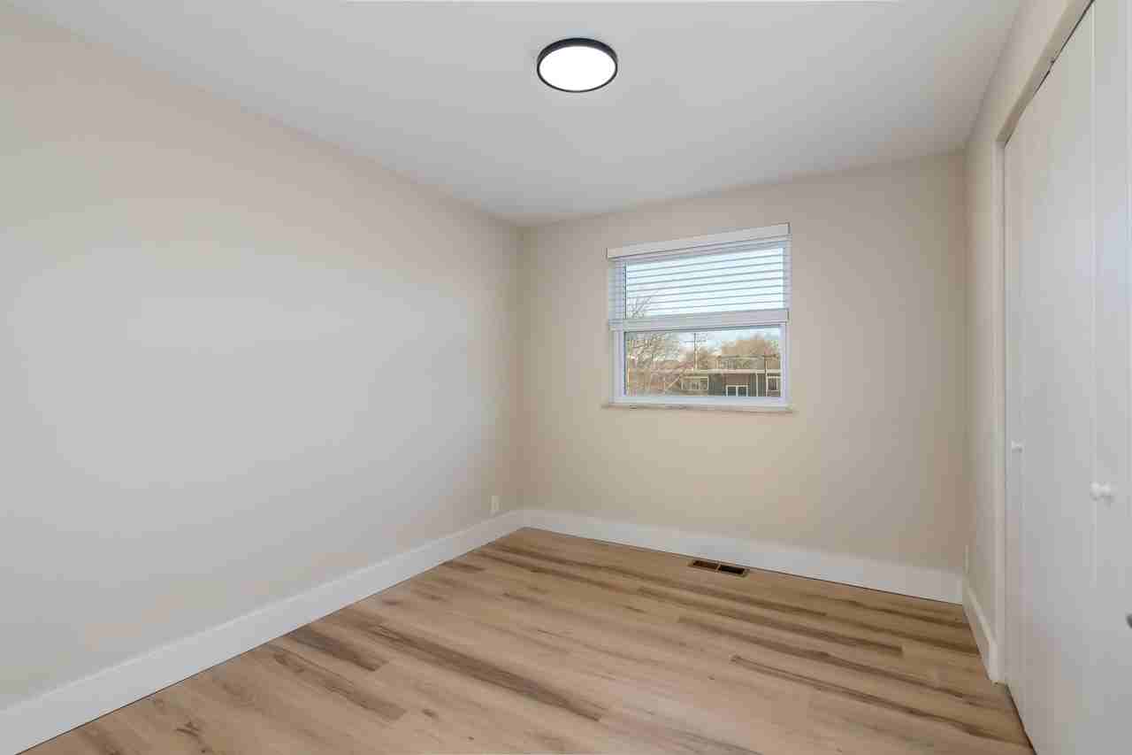 3710 GREENWOOD - Photo 3 of 8