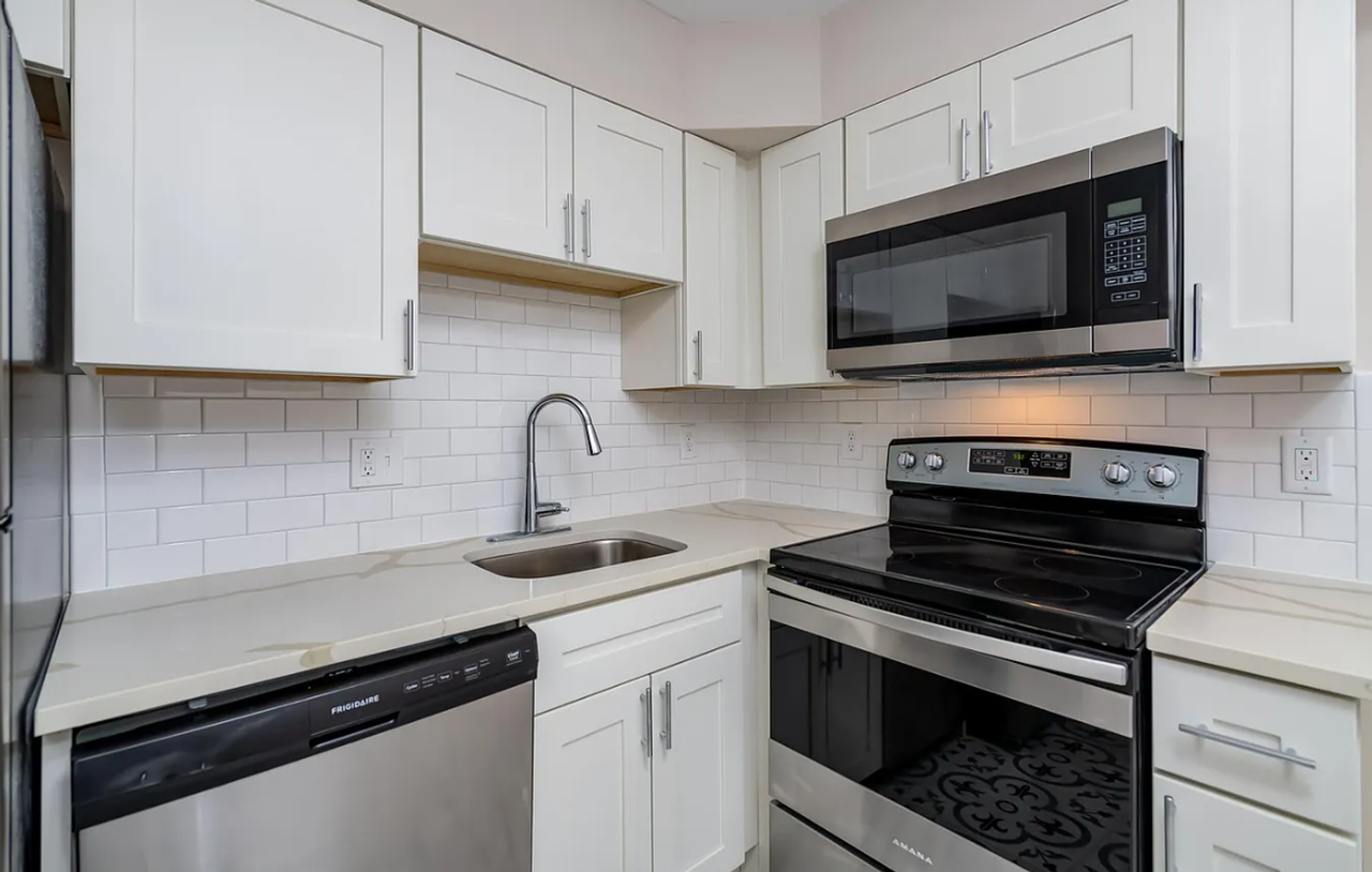 3710 GREENWOOD - Photo 7 of 8