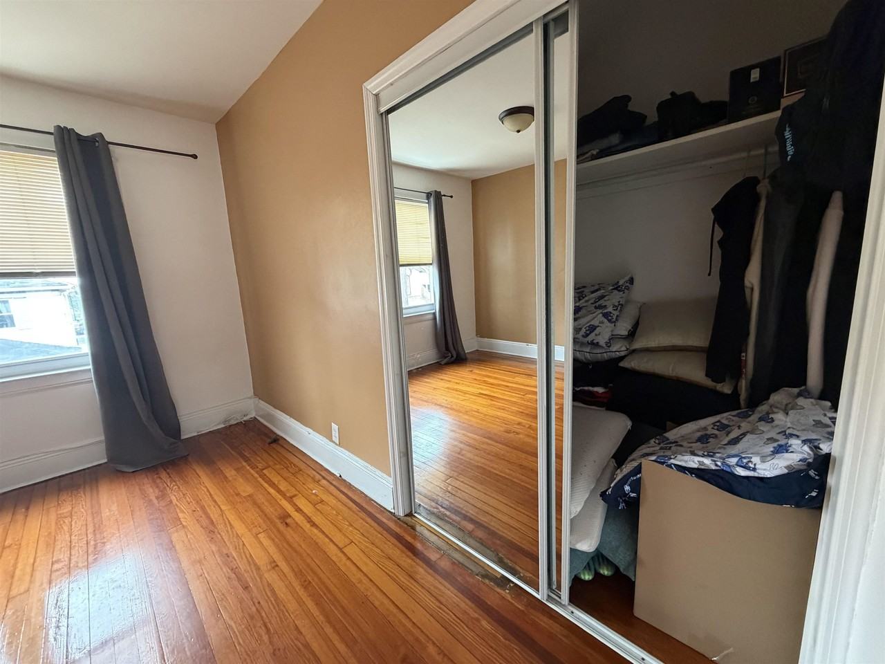 1125 73rd St - Photo 3 of 11