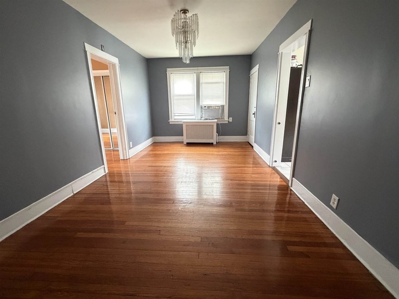 1125 73rd St - Photo 6 of 11