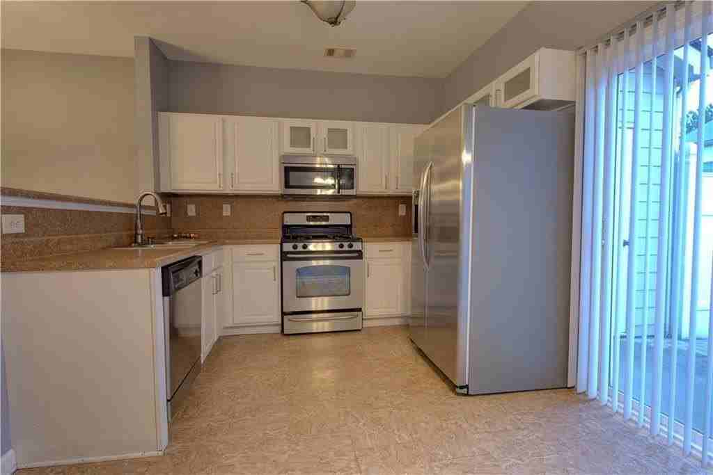 3283 Hidden Cove Cir - Photo 4 of 11